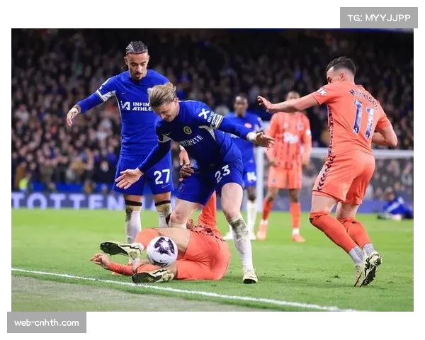 切尔西球迷抗议票价上涨，比赛日氛围